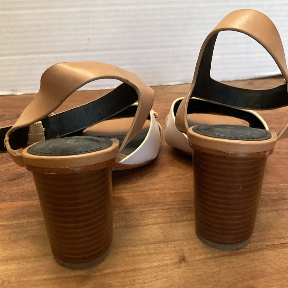 Coach SANDALS. Women's Two-Tone Tan & White Block Heel Sandal with Chain Detail. - Picture 4 of 9